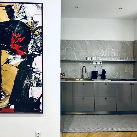 Alexanders Library Apartment