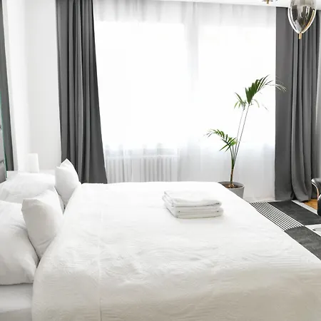 Alexander Library Apt 75M2