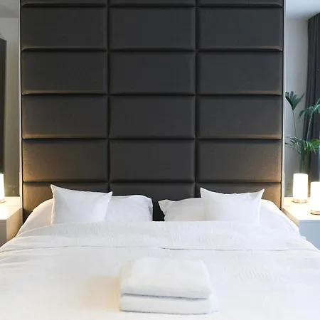 Alexander Library Apt 75M2 דירה